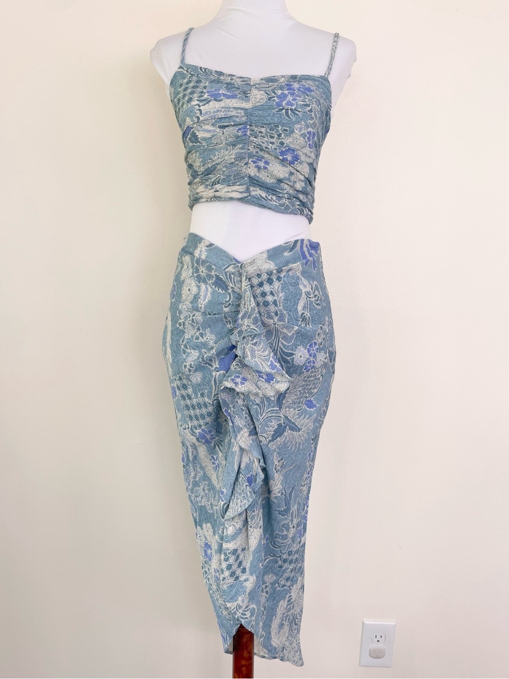 Abercrombie & Fitch Co-Ord Ruffle Midi Skirt and Crinkle Top in Blue Floral S/XS